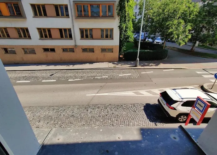 Appartamento Comfy 2 Bedrooms Flat 4 Persons & Parking Praga