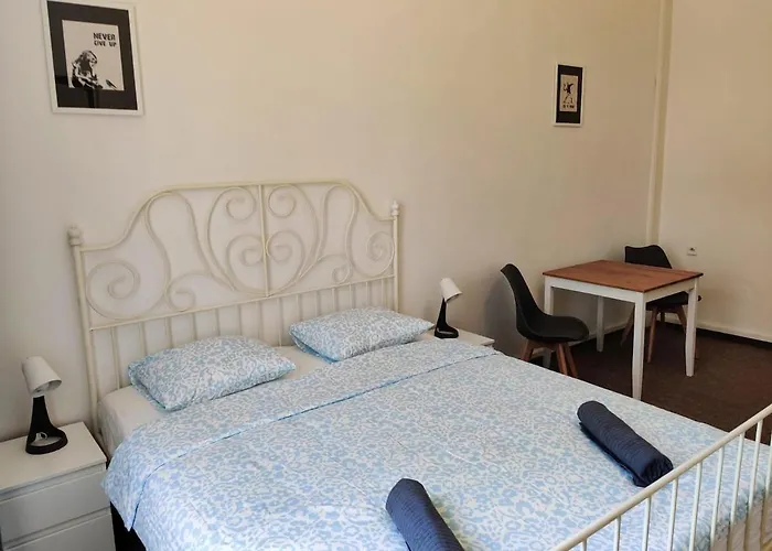 Comfy 2 Bedrooms Flat 4 Persons & Parking