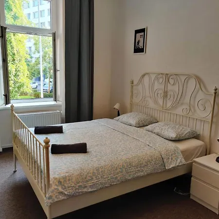 Апартаменты Comfy 2 Bedrooms Flat 4 Persons & Parking
